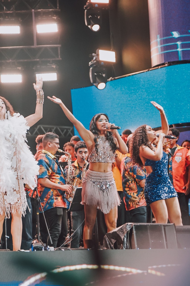 Lucy Alves ilumina el Marco Zero junto al Maestro Spok